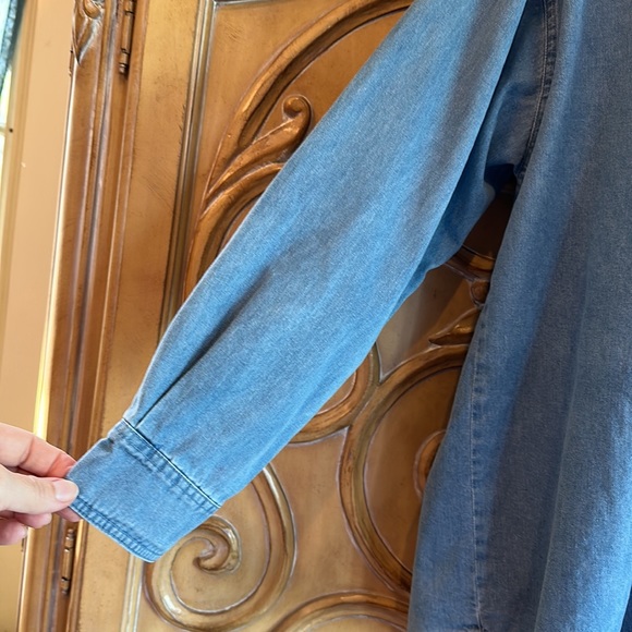 Threads on threads denim shirt - Picture 3 of 9